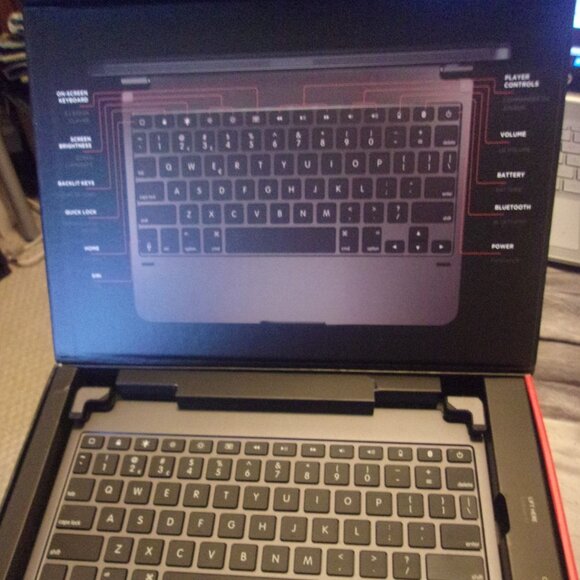 Brydge BRY4012 Bluetooth Wireless Keyboard for iPad Pro 11 inch - Picture 4 of 4